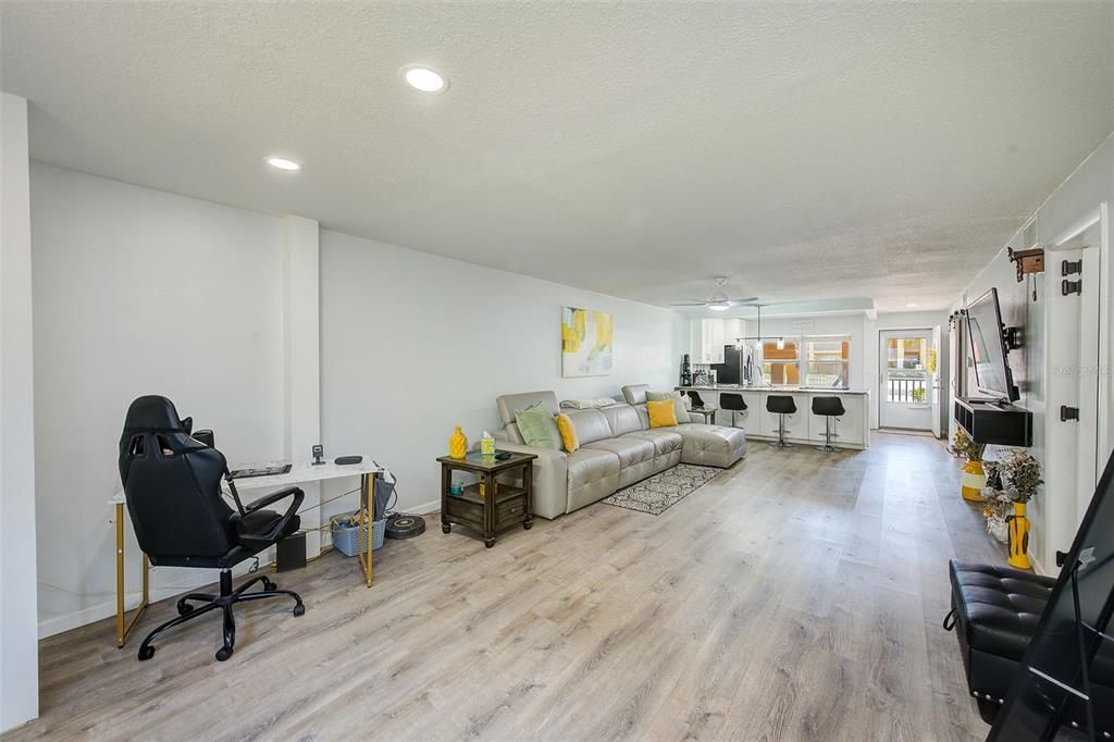 En Venta: $169,900 (2 camas, 2 baños, 1000 Pies cuadrados)