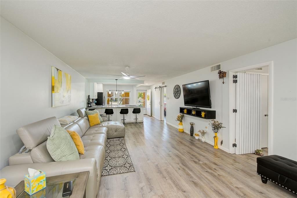 En Venta: $169,900 (2 camas, 2 baños, 1000 Pies cuadrados)