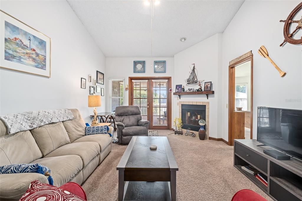 For Sale: $240,000 (2 beds, 2 baths, 1294 Square Feet)