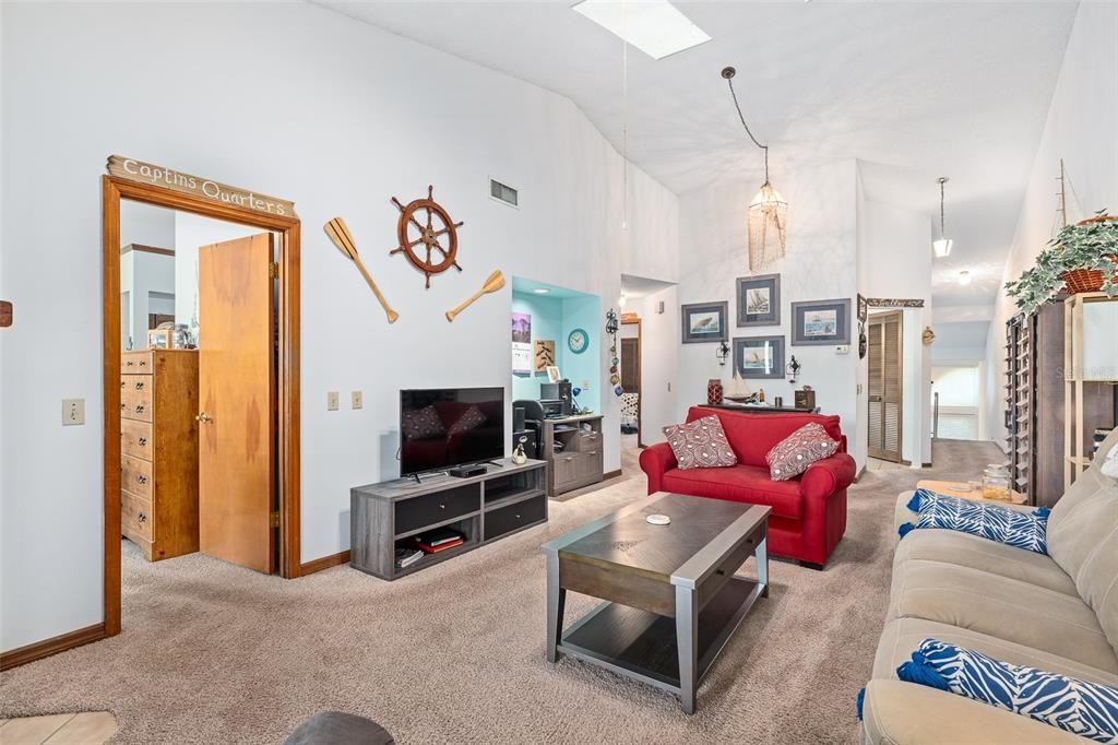 For Sale: $240,000 (2 beds, 2 baths, 1294 Square Feet)