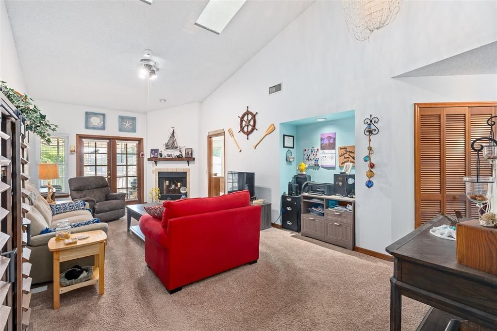 For Sale: $240,000 (2 beds, 2 baths, 1294 Square Feet)