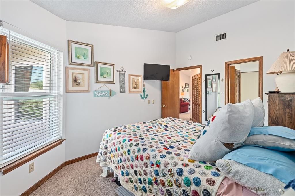 For Sale: $240,000 (2 beds, 2 baths, 1294 Square Feet)