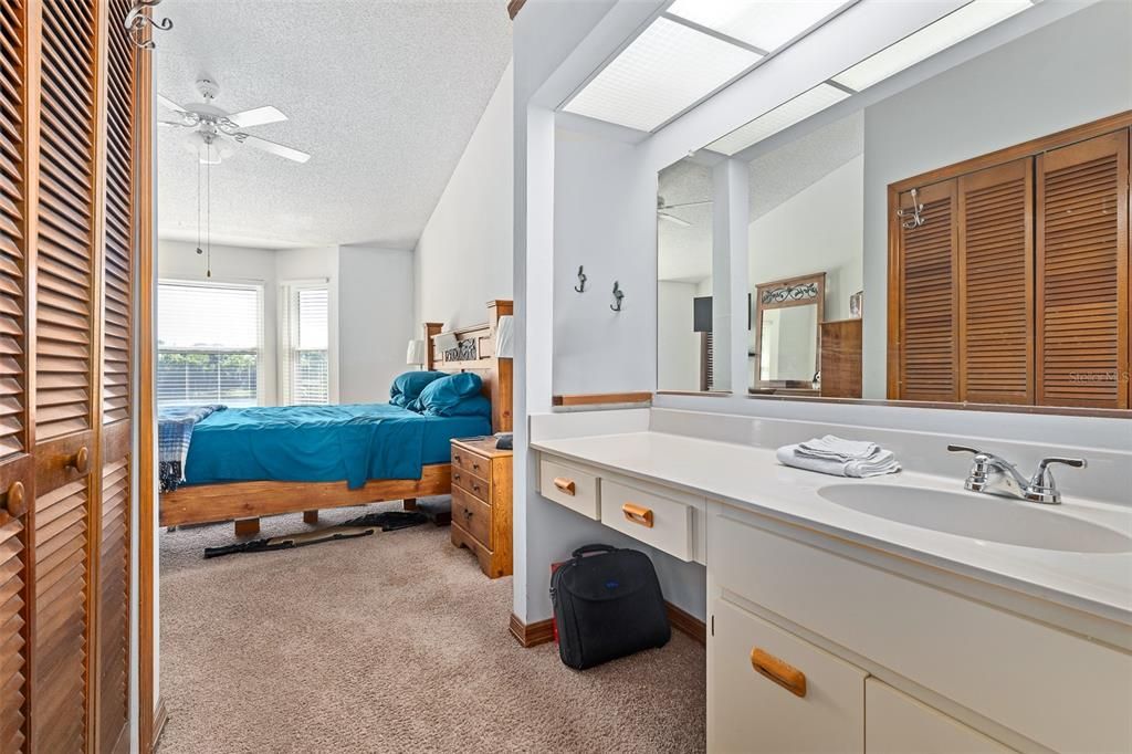 For Sale: $240,000 (2 beds, 2 baths, 1294 Square Feet)