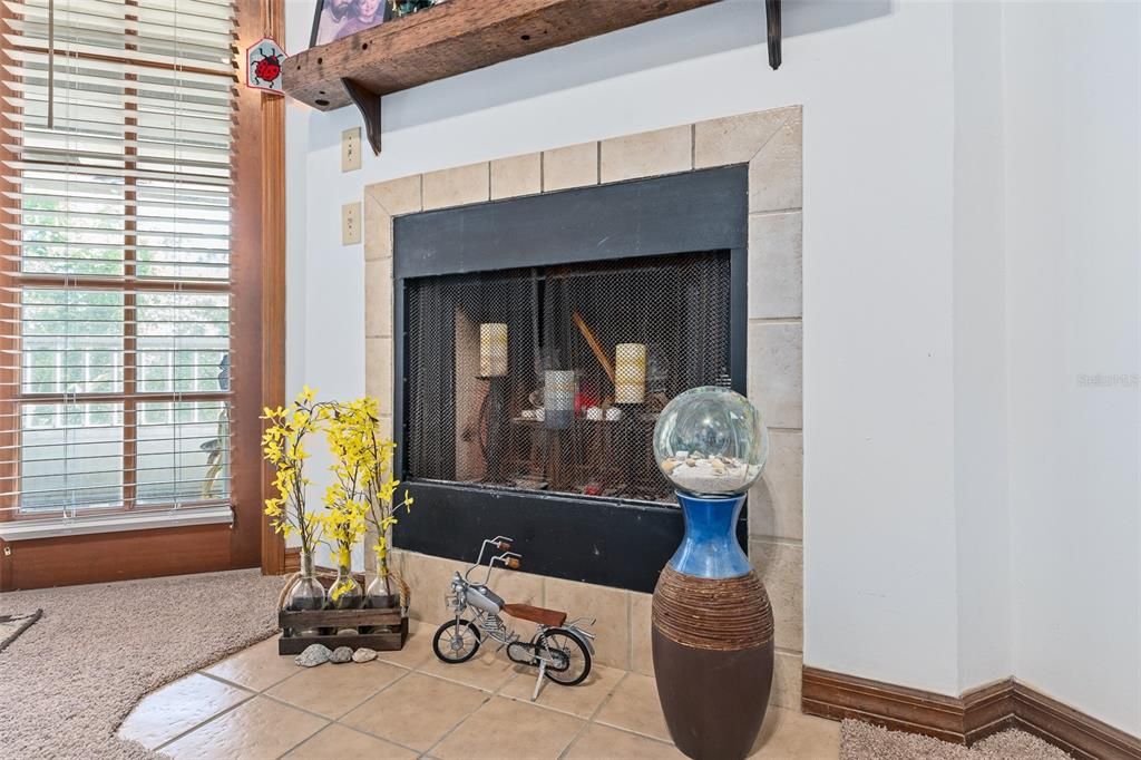For Sale: $240,000 (2 beds, 2 baths, 1294 Square Feet)