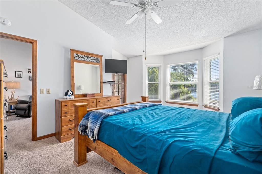 For Sale: $240,000 (2 beds, 2 baths, 1294 Square Feet)