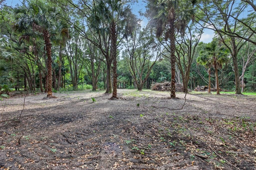 На продажу: $199,999 (5.49 acres)