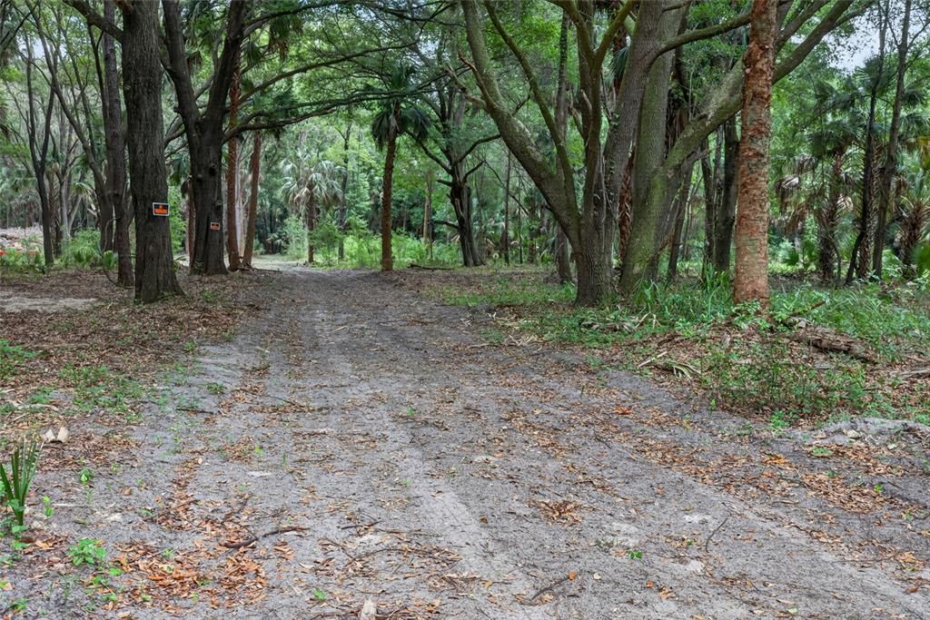 На продажу: $199,999 (5.49 acres)