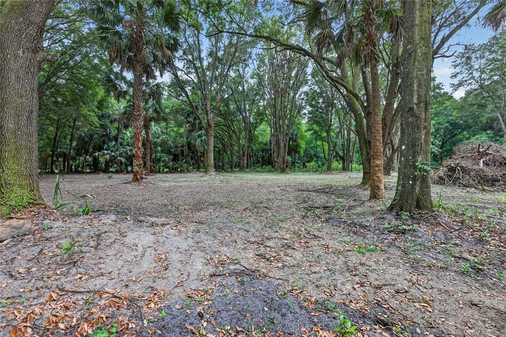 На продажу: $199,999 (5.49 acres)