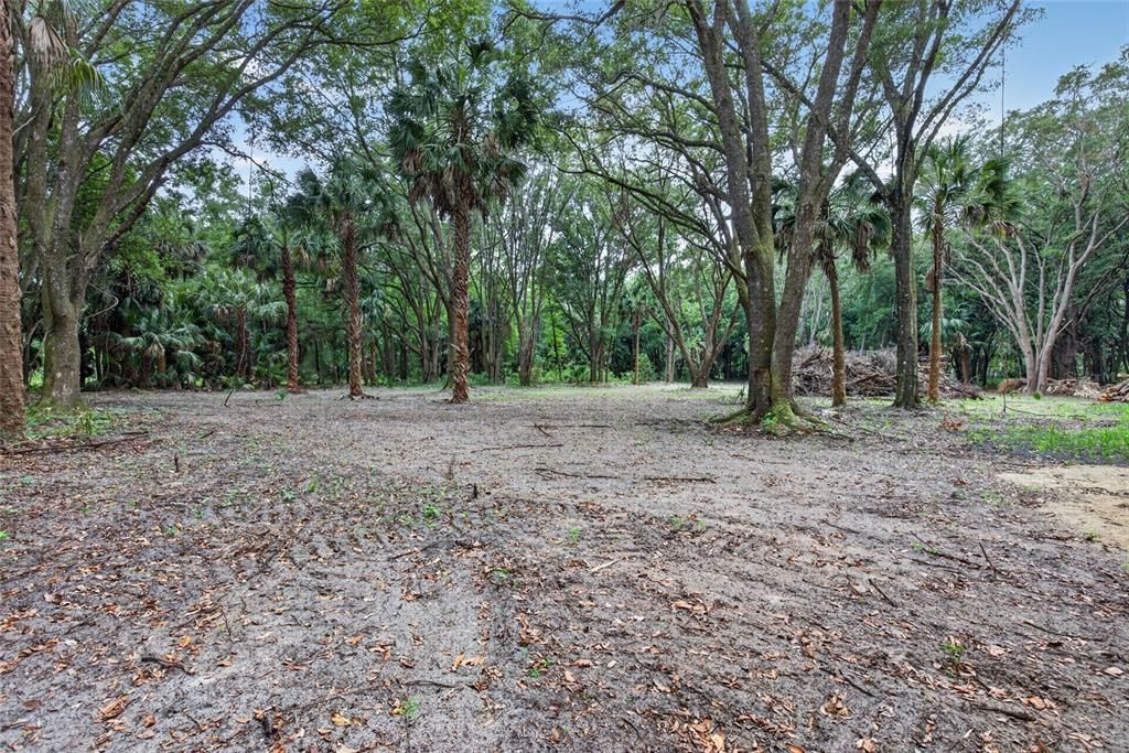 На продажу: $199,999 (5.49 acres)