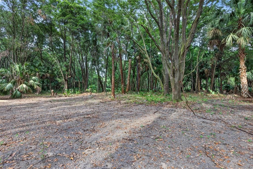 На продажу: $199,999 (5.49 acres)