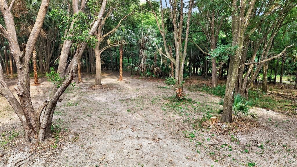 На продажу: $199,999 (5.49 acres)