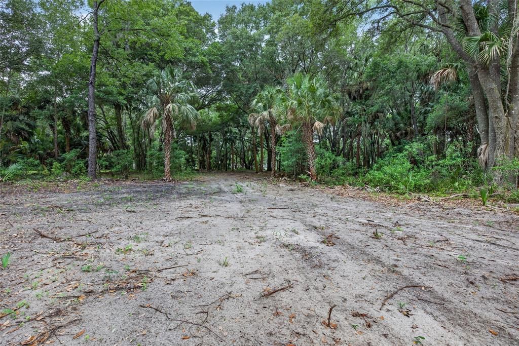 На продажу: $199,999 (5.49 acres)