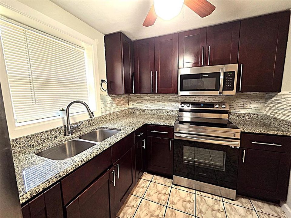 For Rent: $2,295 (3 beds, 2 baths, 1066 Square Feet)