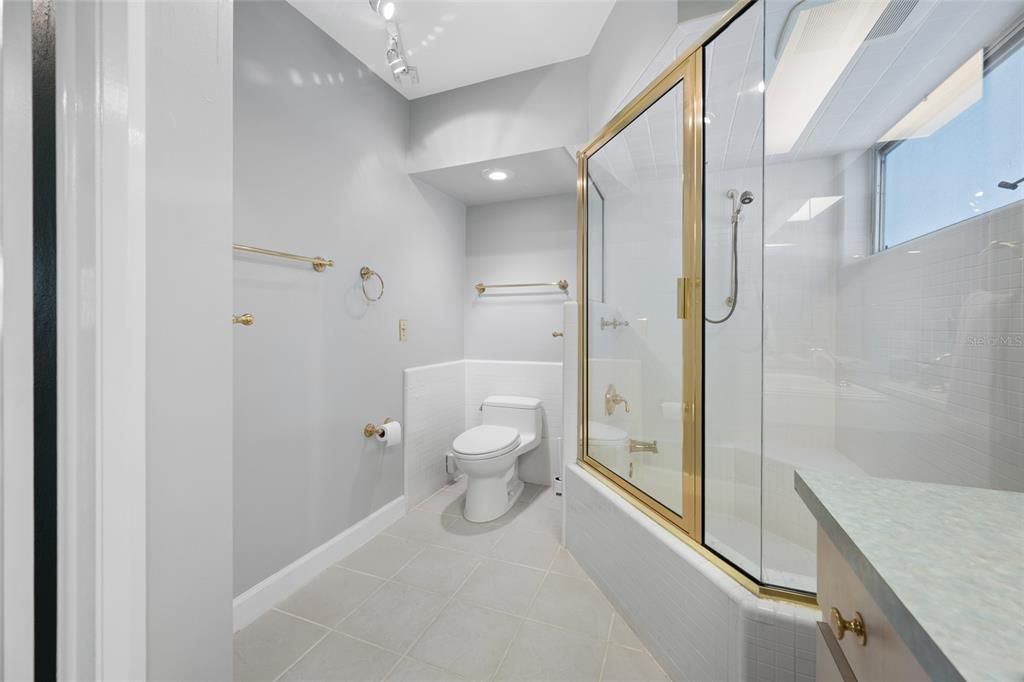 Под контрактом: $329,000 (2 спален, 2 ванн, 1834 Квадратных фут)