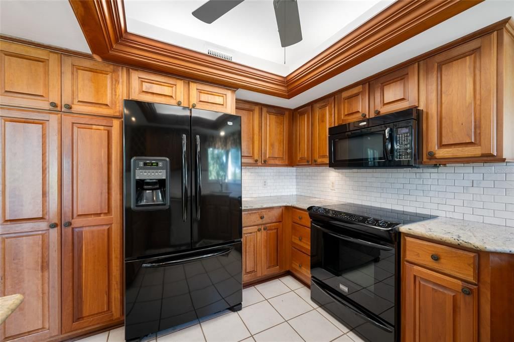 Под контрактом: $329,000 (2 спален, 2 ванн, 1834 Квадратных фут)
