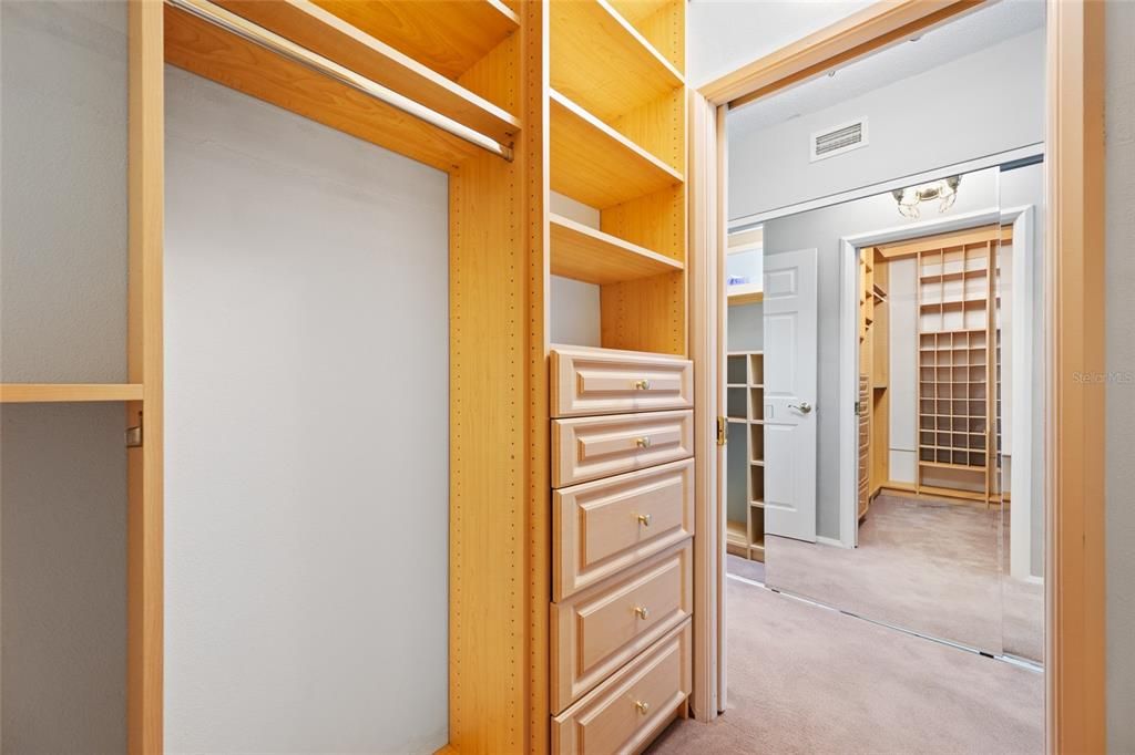 Под контрактом: $329,000 (2 спален, 2 ванн, 1834 Квадратных фут)