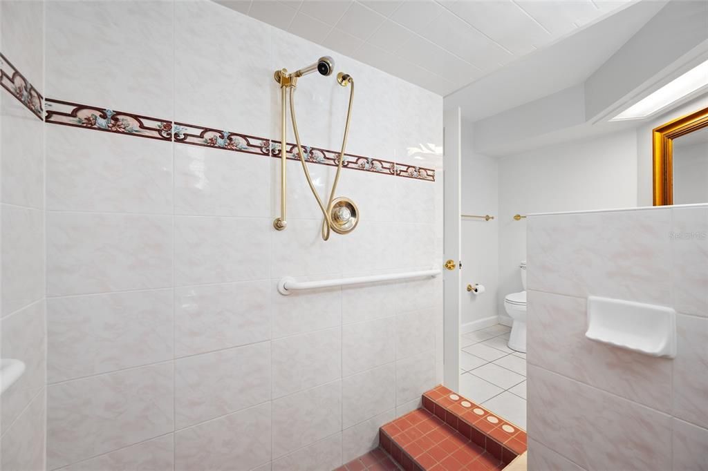 Под контрактом: $329,000 (2 спален, 2 ванн, 1834 Квадратных фут)
