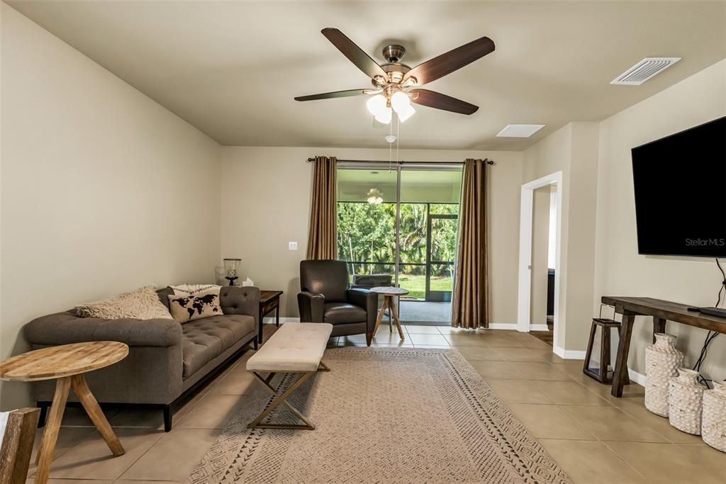 For Rent: $2,100 (2 beds, 2 baths, 1516 Square Feet)