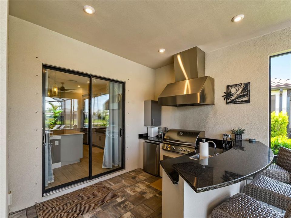 En Venta: $899,000 (3 camas, 3 baños, 2367 Pies cuadrados)