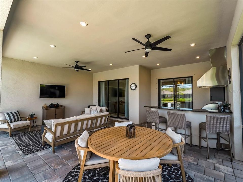 En Venta: $899,000 (3 camas, 3 baños, 2367 Pies cuadrados)