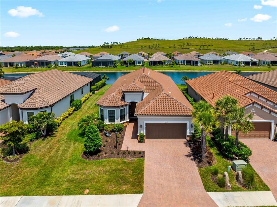 En Venta: $899,000 (3 camas, 3 baños, 2367 Pies cuadrados)