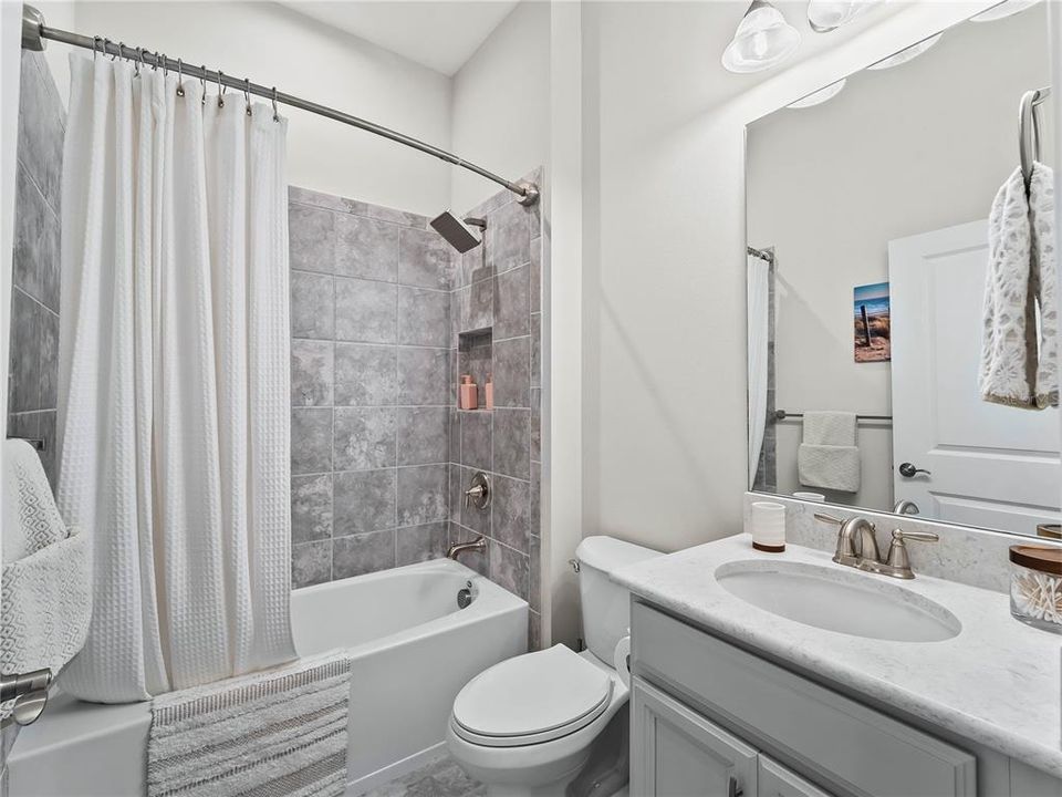 En Venta: $899,000 (3 camas, 3 baños, 2367 Pies cuadrados)