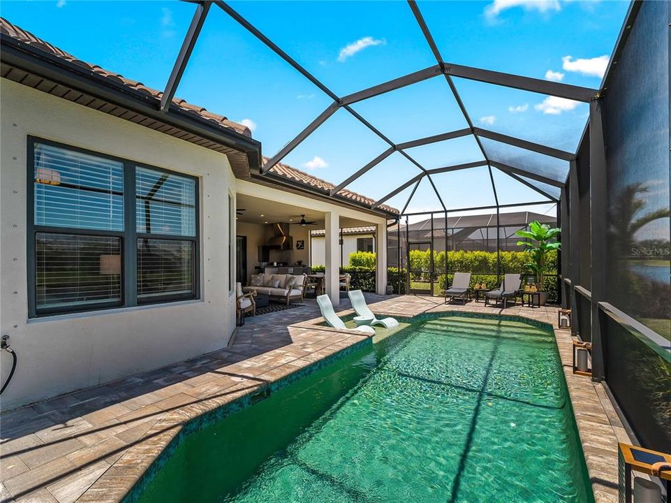 En Venta: $899,000 (3 camas, 3 baños, 2367 Pies cuadrados)