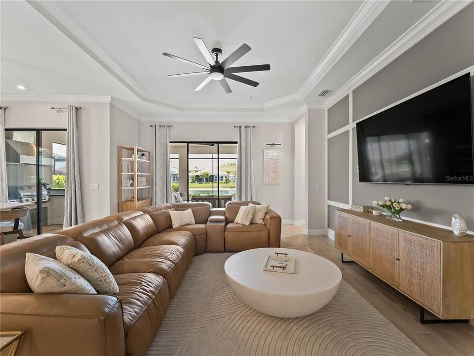 En Venta: $899,000 (3 camas, 3 baños, 2367 Pies cuadrados)