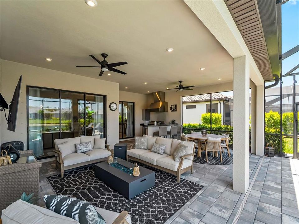En Venta: $899,000 (3 camas, 3 baños, 2367 Pies cuadrados)