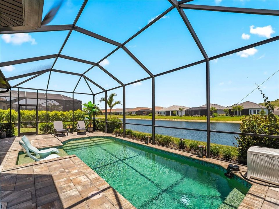 En Venta: $899,000 (3 camas, 3 baños, 2367 Pies cuadrados)