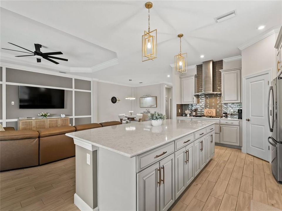 En Venta: $899,000 (3 camas, 3 baños, 2367 Pies cuadrados)