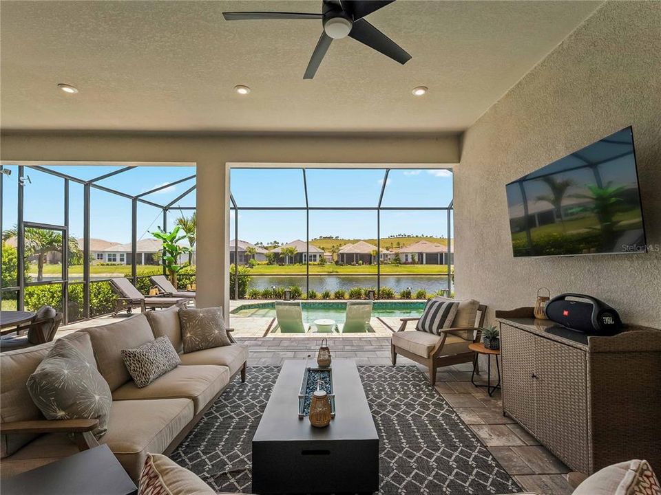 En Venta: $899,000 (3 camas, 3 baños, 2367 Pies cuadrados)