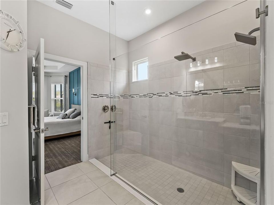 En Venta: $899,000 (3 camas, 3 baños, 2367 Pies cuadrados)