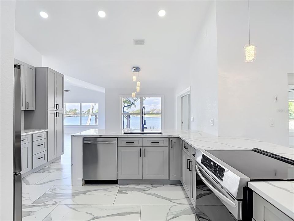 На продажу: $499,900 (3 спален, 2 ванн, 2359 Квадратных фут)