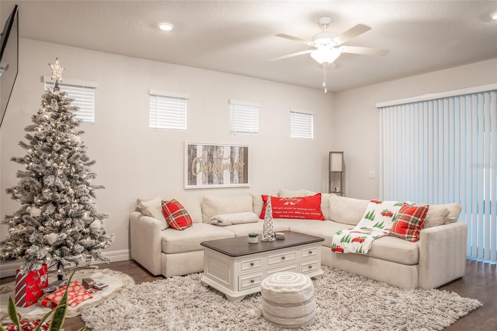 For Rent: $2,995 (3 beds, 2 baths, 2000 Square Feet)