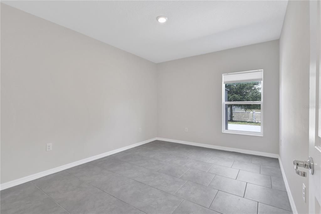 Activo con contrato: $440,000 (4 camas, 2 baños, 2643 Pies cuadrados)