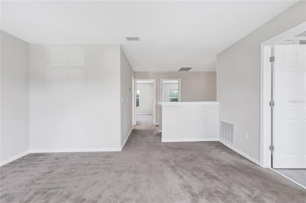 Activo con contrato: $440,000 (4 camas, 2 baños, 2643 Pies cuadrados)