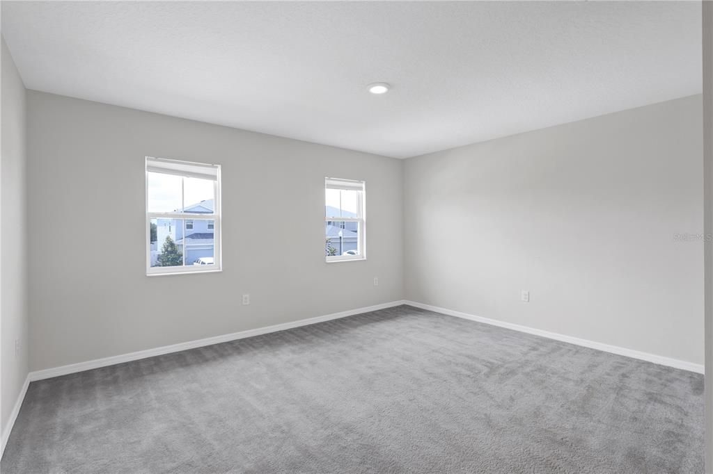 Activo con contrato: $440,000 (4 camas, 2 baños, 2643 Pies cuadrados)