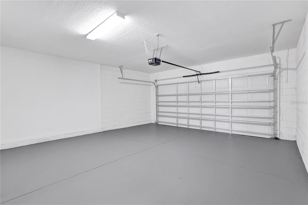 Activo con contrato: $440,000 (4 camas, 2 baños, 2643 Pies cuadrados)