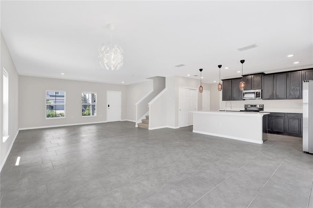Activo con contrato: $440,000 (4 camas, 2 baños, 2643 Pies cuadrados)