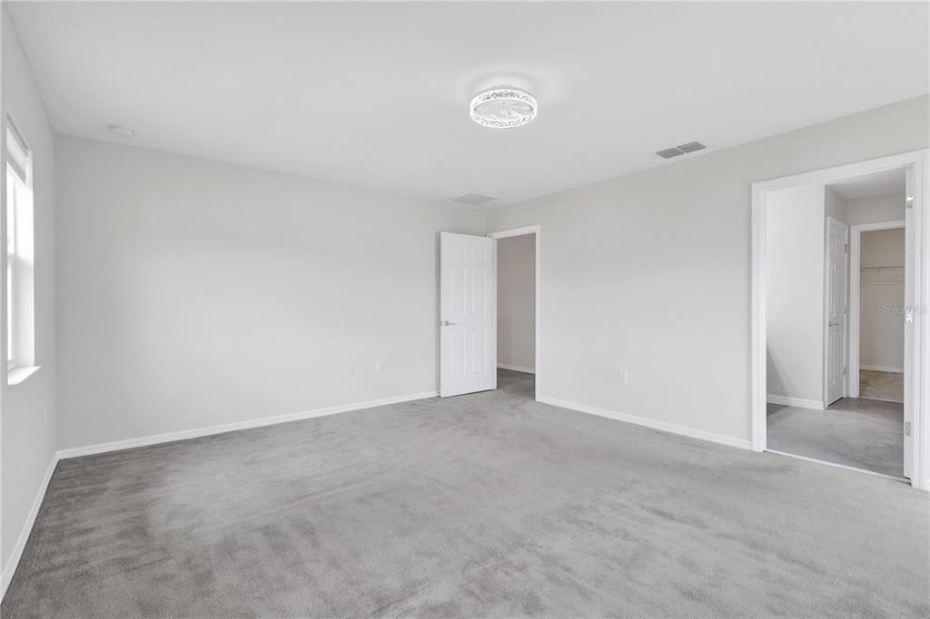 Activo con contrato: $440,000 (4 camas, 2 baños, 2643 Pies cuadrados)