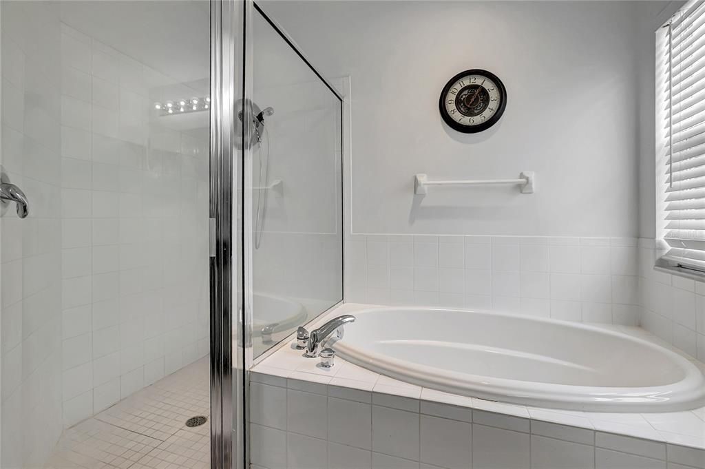 Под контрактом: $439,000 (4 спален, 2 ванн, 1960 Квадратных фут)