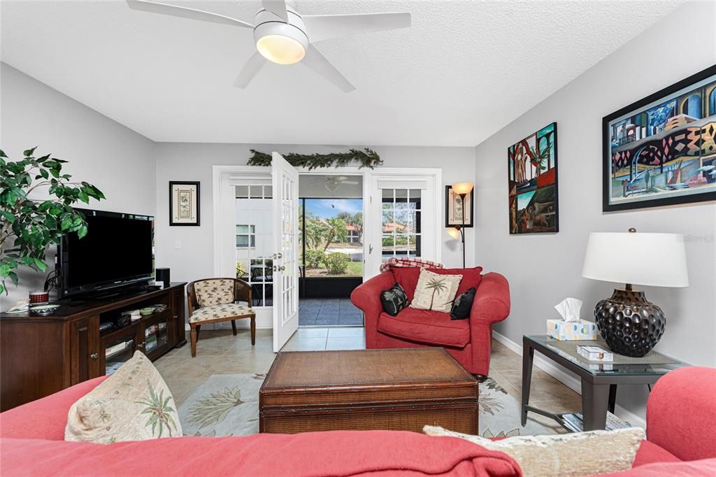 For Sale: $214,900 (2 beds, 2 baths, 1112 Square Feet)