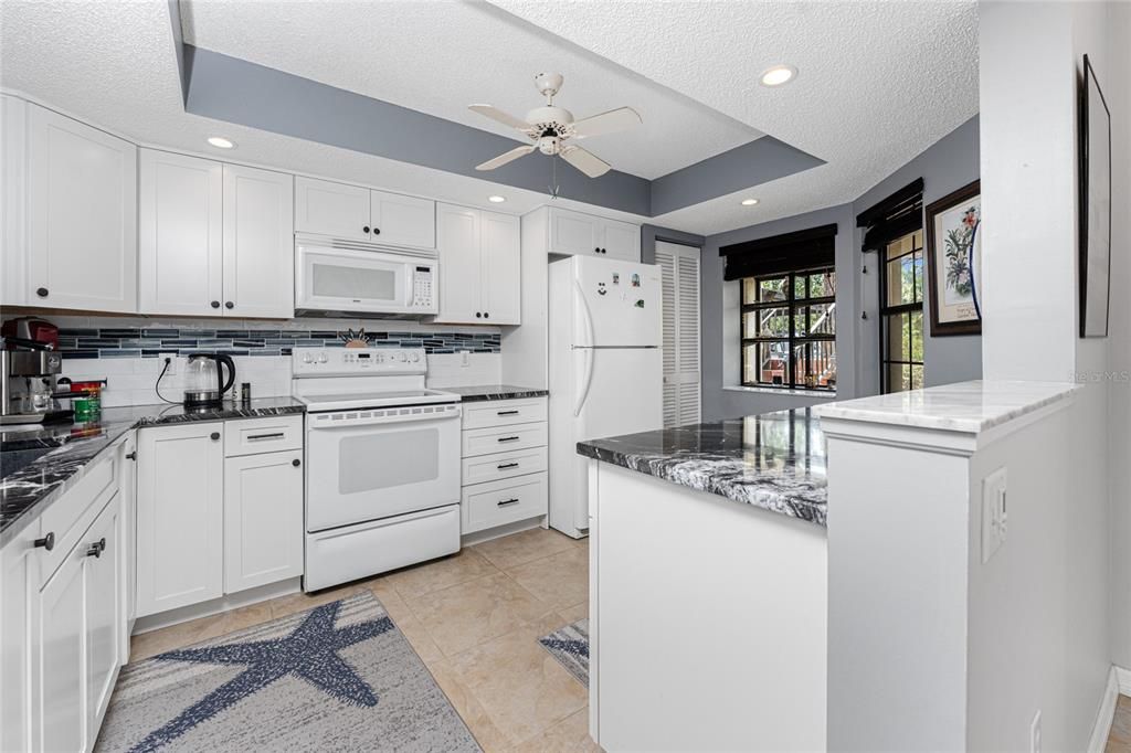 For Sale: $214,900 (2 beds, 2 baths, 1112 Square Feet)