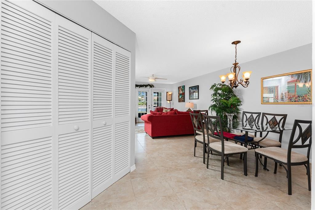 For Sale: $214,900 (2 beds, 2 baths, 1112 Square Feet)