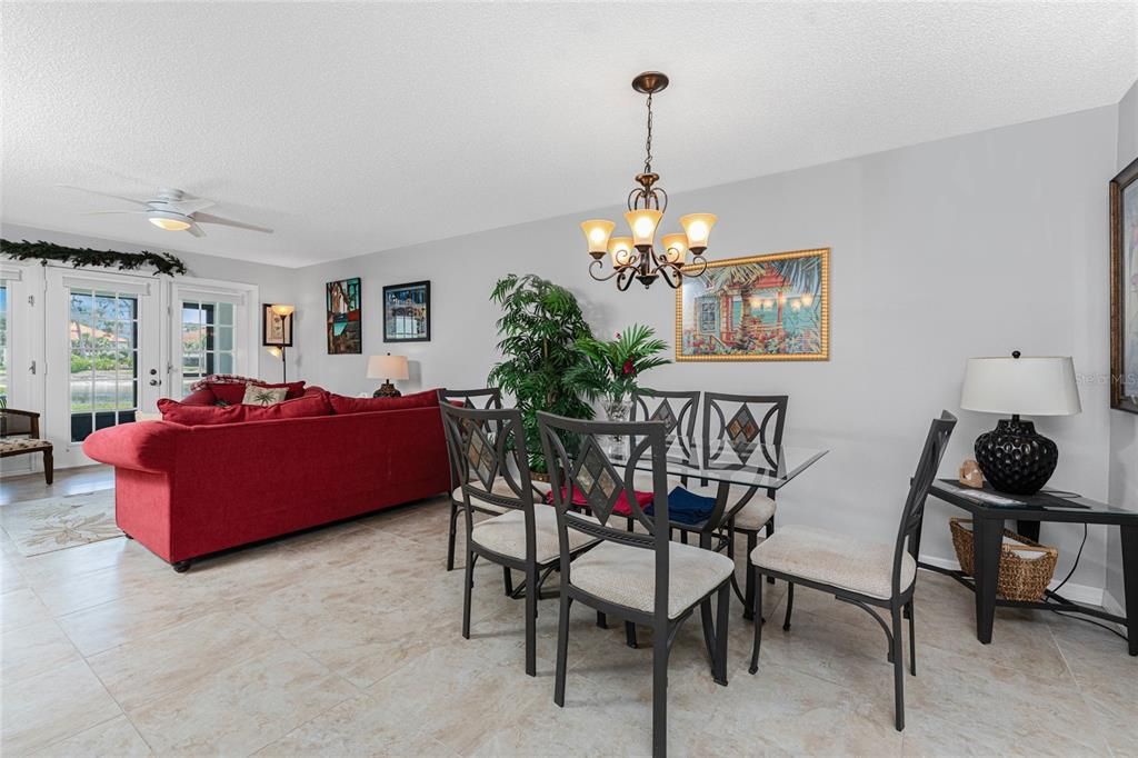 For Sale: $214,900 (2 beds, 2 baths, 1112 Square Feet)