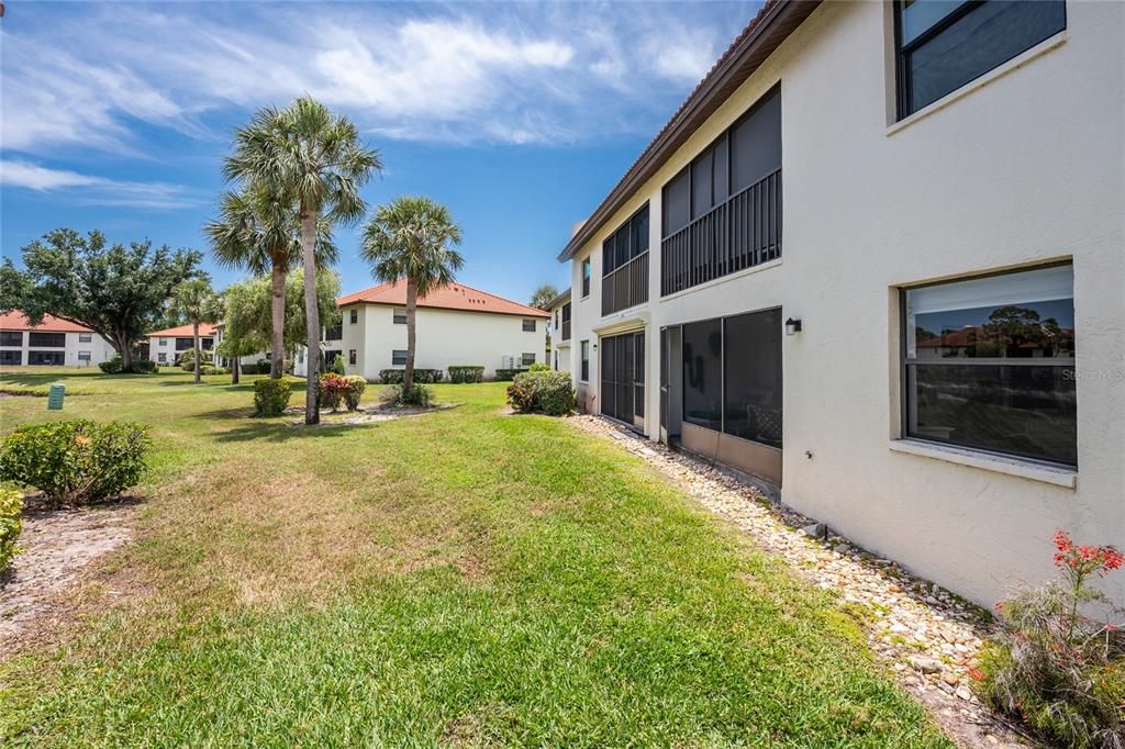 For Sale: $214,900 (2 beds, 2 baths, 1112 Square Feet)