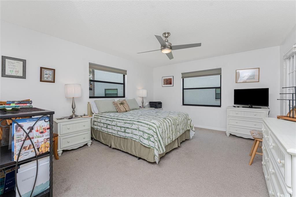 For Sale: $214,900 (2 beds, 2 baths, 1112 Square Feet)