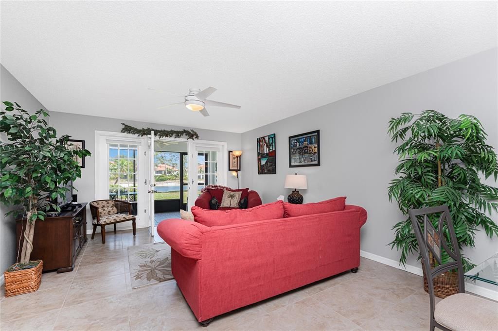 For Sale: $214,900 (2 beds, 2 baths, 1112 Square Feet)