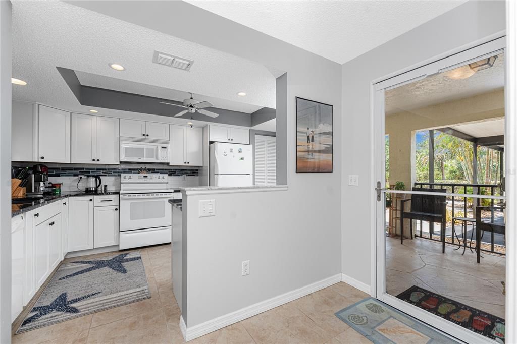 For Sale: $214,900 (2 beds, 2 baths, 1112 Square Feet)